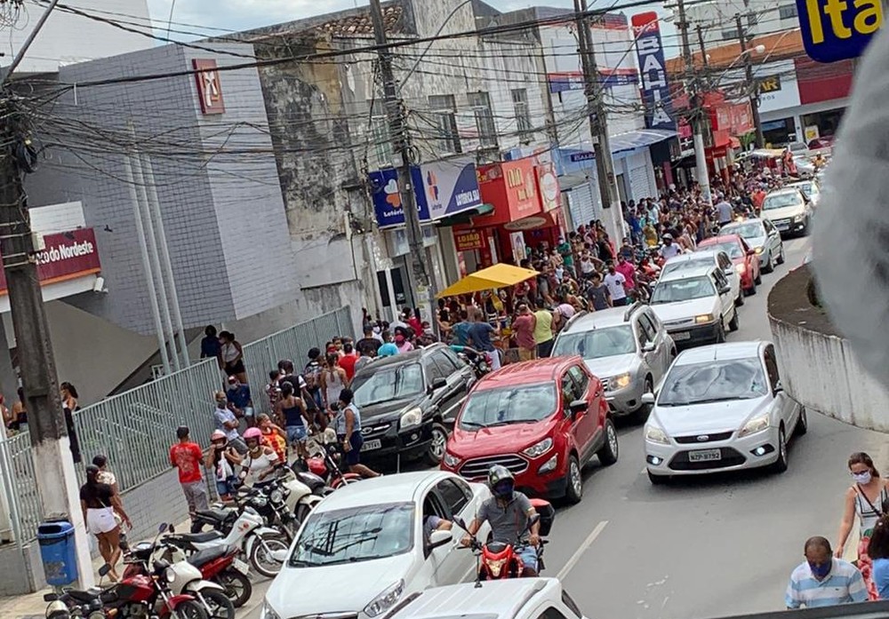 Santo Antônio de Jesus tem movimento intenso nas ruas após feriados antecipados; prefeito Santo Antônio de Jesus tem movimento intenso nas ruas após feriados antecipados; prefeito
