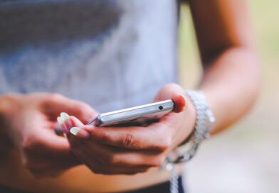 Violência digital atinge 8,8 milhões de brasileiras em um ano, aponta pesquisa