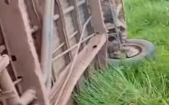 Jaguaripe: kombi capota com estudantes na região do Tiriri Jaguaripe: kombi capota com estudantes na região do Tiriri