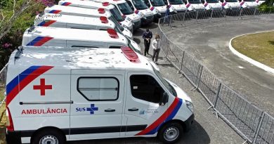 Rui assina convênio de infraestrutura com 34 municípios, entrega 15 ambulâncias e anuncia novos leitos para pacientes com Covid-19