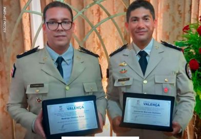 Comandante da 33ª CIPM, Major PM Rodrigo Chaves; e o chefe da CORSET da 33ª CIPM, Capitão PM Barreto, recebem Título de Cidadão Valenciano