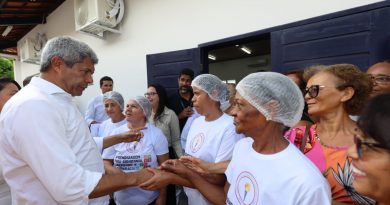 Com a missão de melhorar cada vez mais a educação da Bahia, Jerônimo inaugura escola em Saúde