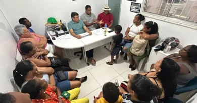 Prefeitura de Valença orienta ambulantes sobre uso adequado dos espaços públicos Prefeitura de Valença orienta ambulantes sobre uso adequado dos espaços públicos
